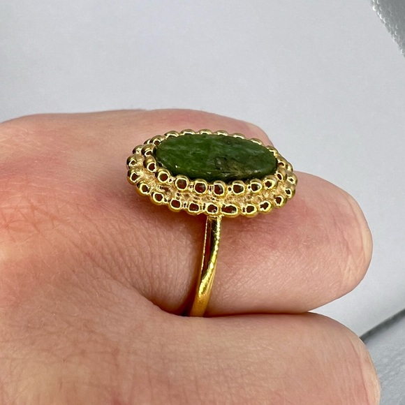 Vintage Sarah Coventry Green Cabochon Statement Ring Gold Tone size 7 - Picture 3 of 6